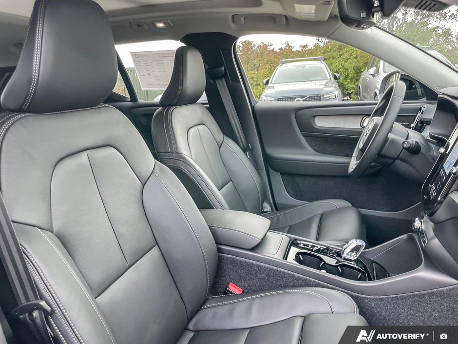 2026 Volvo XC40 Plus Dark Theme-22