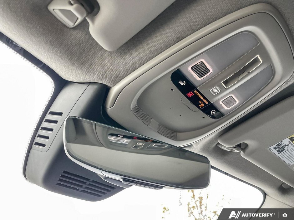 2026 Volvo XC40 Plus Dark Theme-21