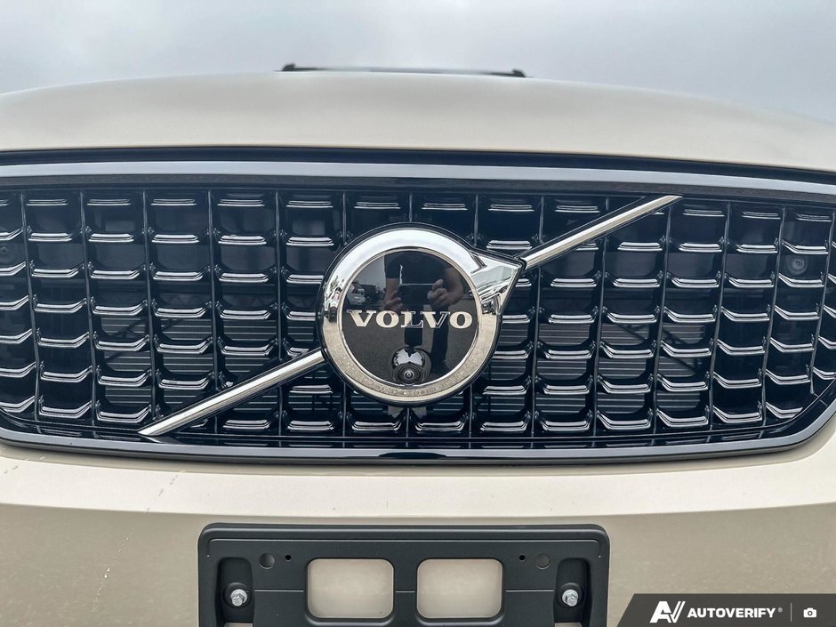 2026 Volvo XC40 Plus Dark Theme-6