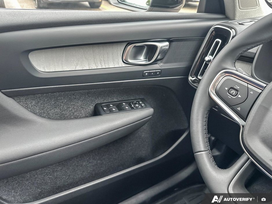 2026 Volvo XC40 Plus Dark Theme-17