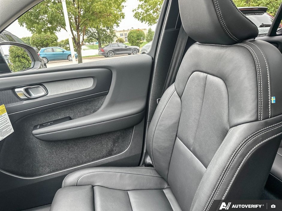 2026 Volvo XC40 Plus Dark Theme-20