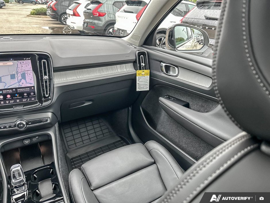 2026 Volvo XC40 Plus Dark Theme-25