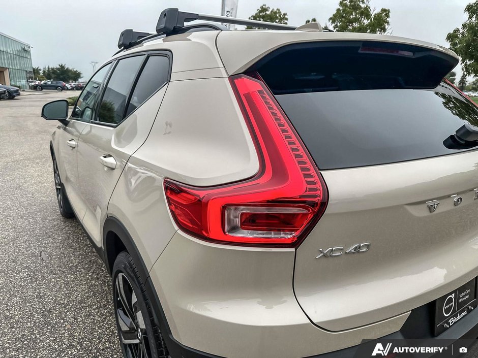 2026 Volvo XC40 Plus Dark Theme-12