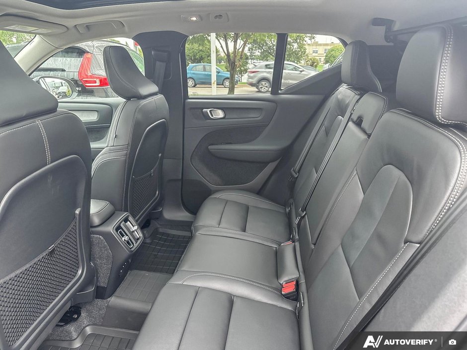 2026 Volvo XC40 Plus Dark Theme-23