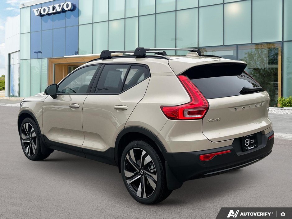 2026 Volvo XC40 Plus Dark Theme-3