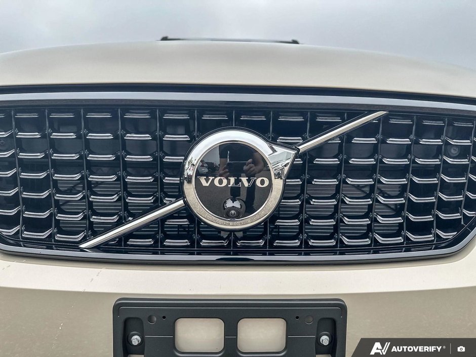 2026 Volvo XC40 Plus Dark Theme-6