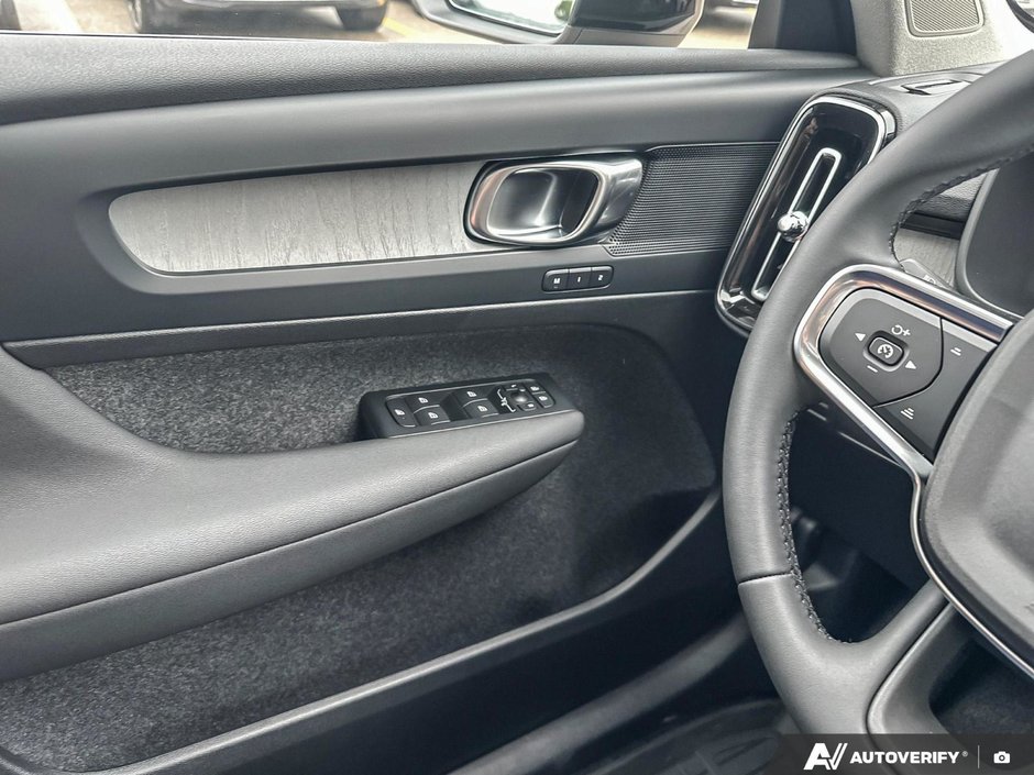 2026 Volvo XC40 Plus Dark Theme-17