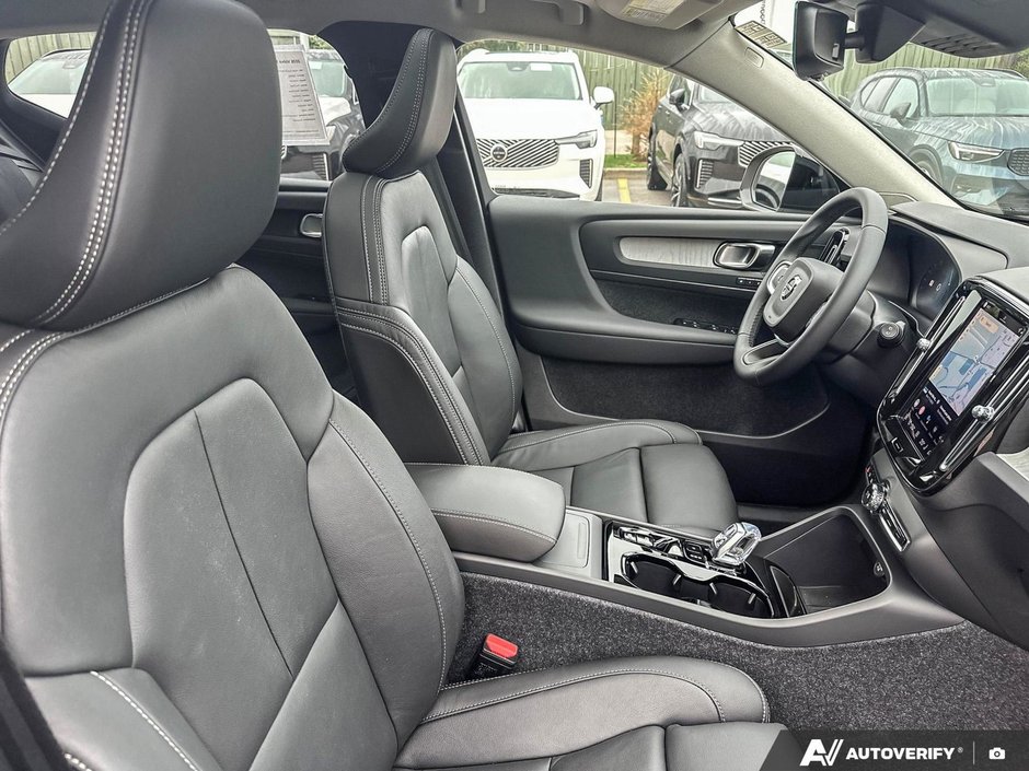 2026 Volvo XC40 Plus Dark Theme-22