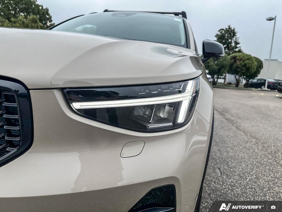 2026 Volvo XC40 Plus Dark Theme-11