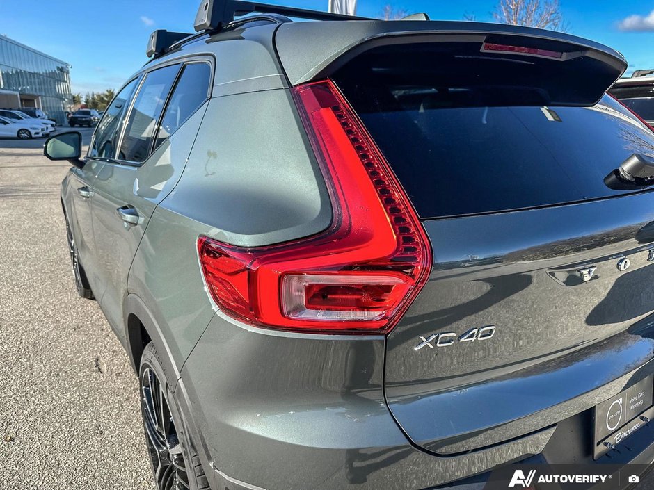 2026 Volvo XC40 Ultra Dark Theme-12