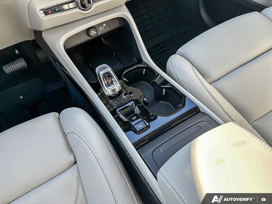 2026 Volvo XC40 Ultra Dark Theme-18