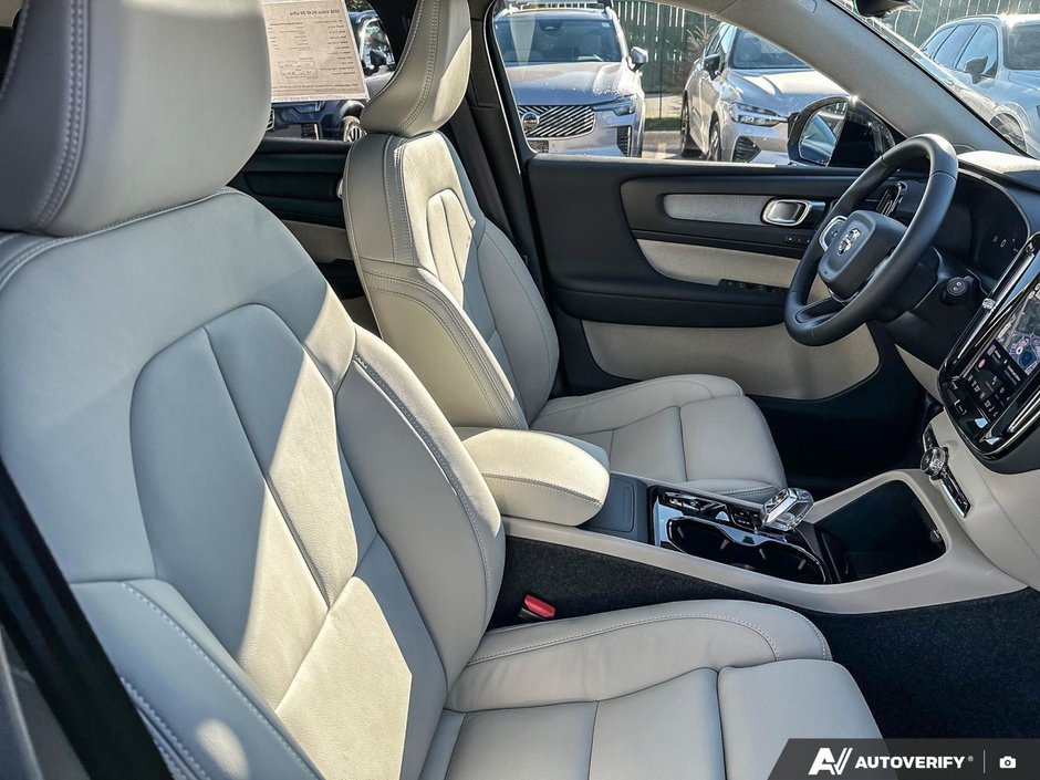 2026 Volvo XC40 Ultra Dark Theme-22