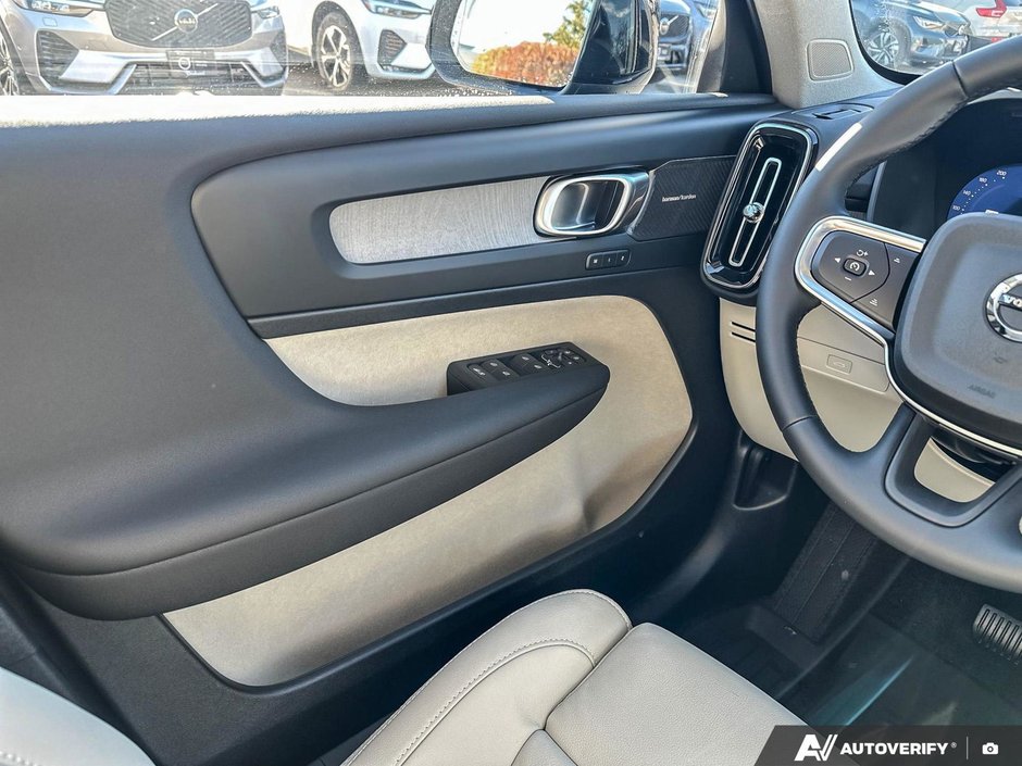 2026 Volvo XC40 Ultra Dark Theme-17