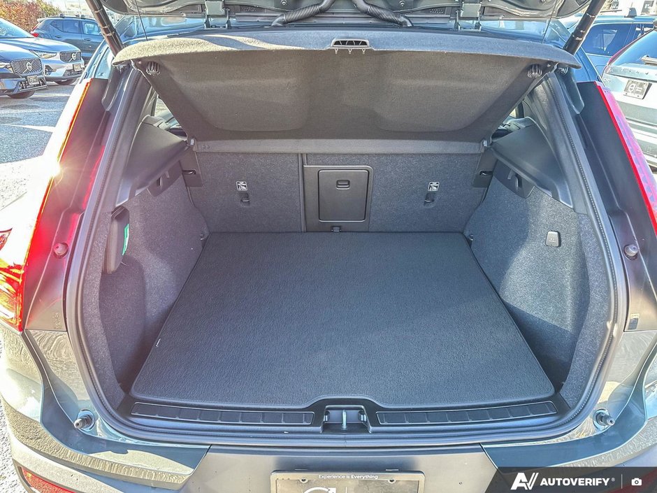 2026 Volvo XC40 Ultra Dark Theme-8