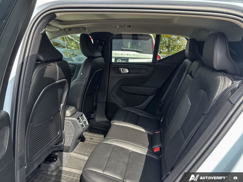 2026 Volvo XC40 Plus Dark Theme-23