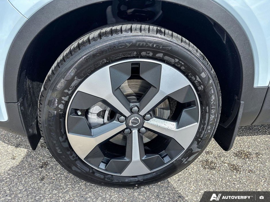 2026 Volvo XC40 Plus Dark Theme-9