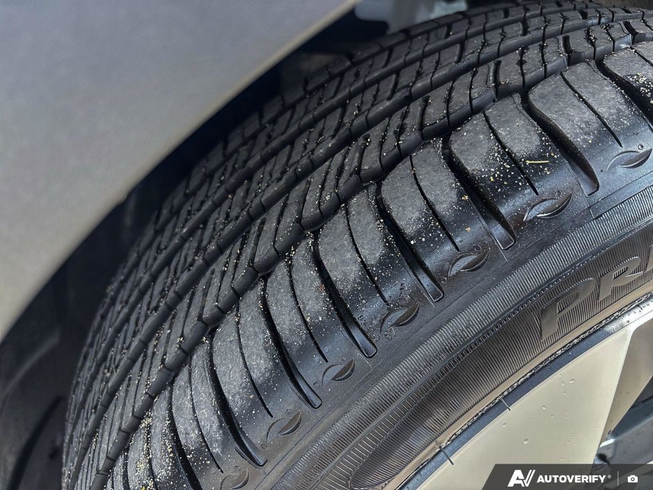 2026 Volvo XC40 Plus Dark Theme-10