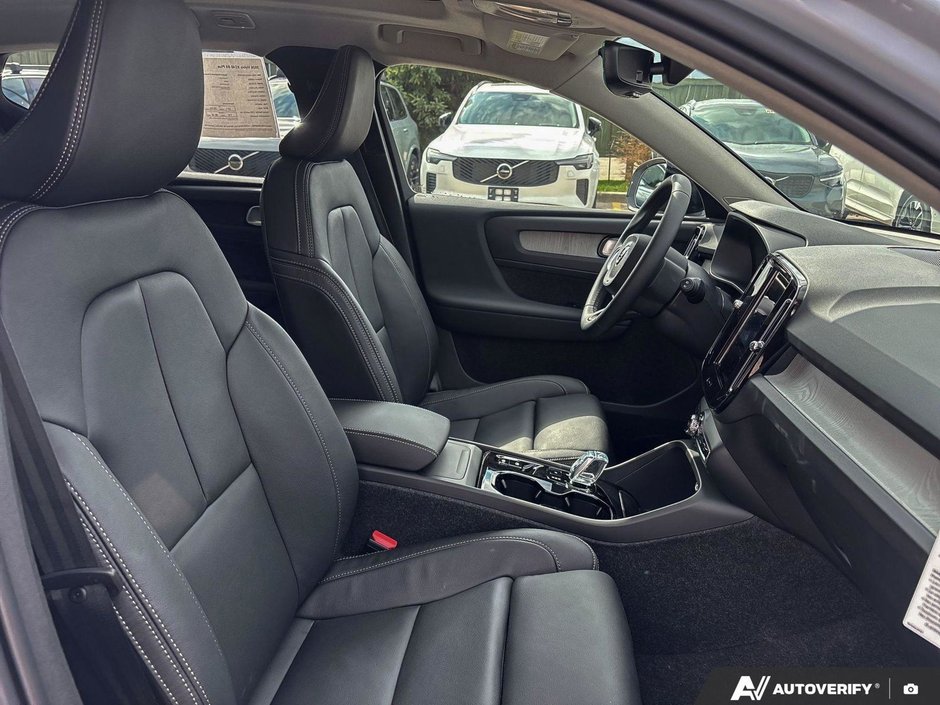 2026 Volvo XC40 Plus Dark Theme-22