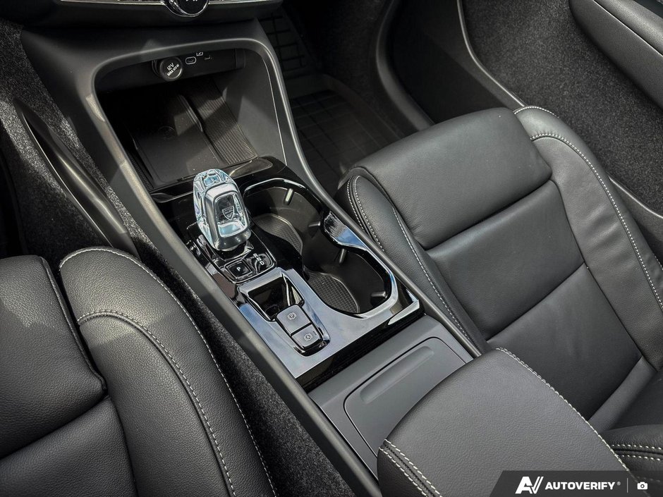 2026 Volvo XC40 Plus Dark Theme-18