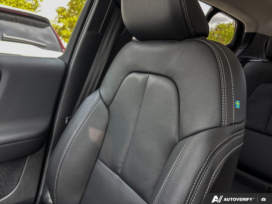 2026 Volvo XC40 Plus Dark Theme-20