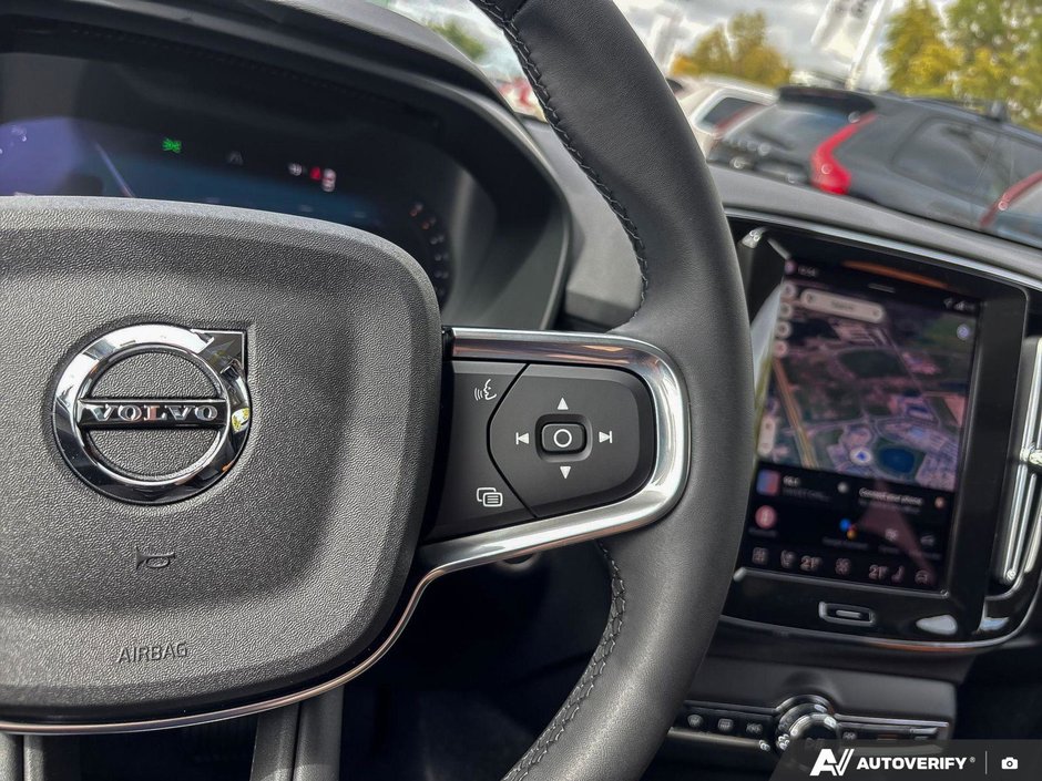 2026 Volvo XC40 Plus Dark Theme-16