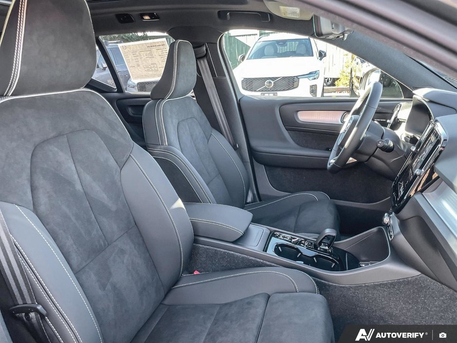 2026 Volvo XC40 Ultra Black Edition-22