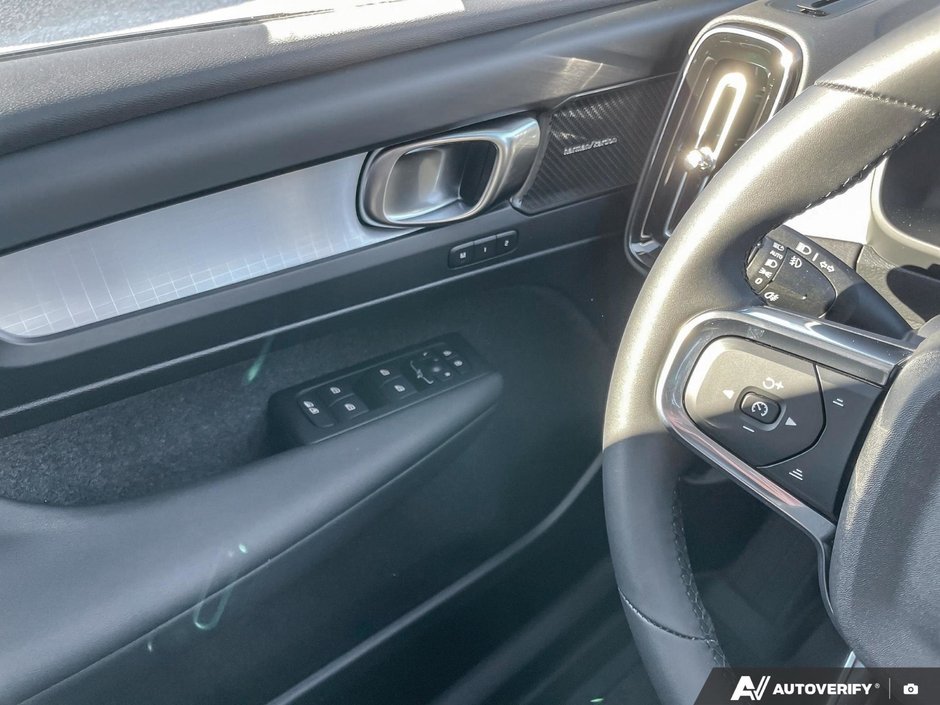 2026 Volvo XC40 Ultra Black Edition-17