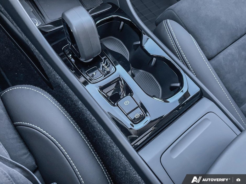 2026 Volvo XC40 Ultra Black Edition-18