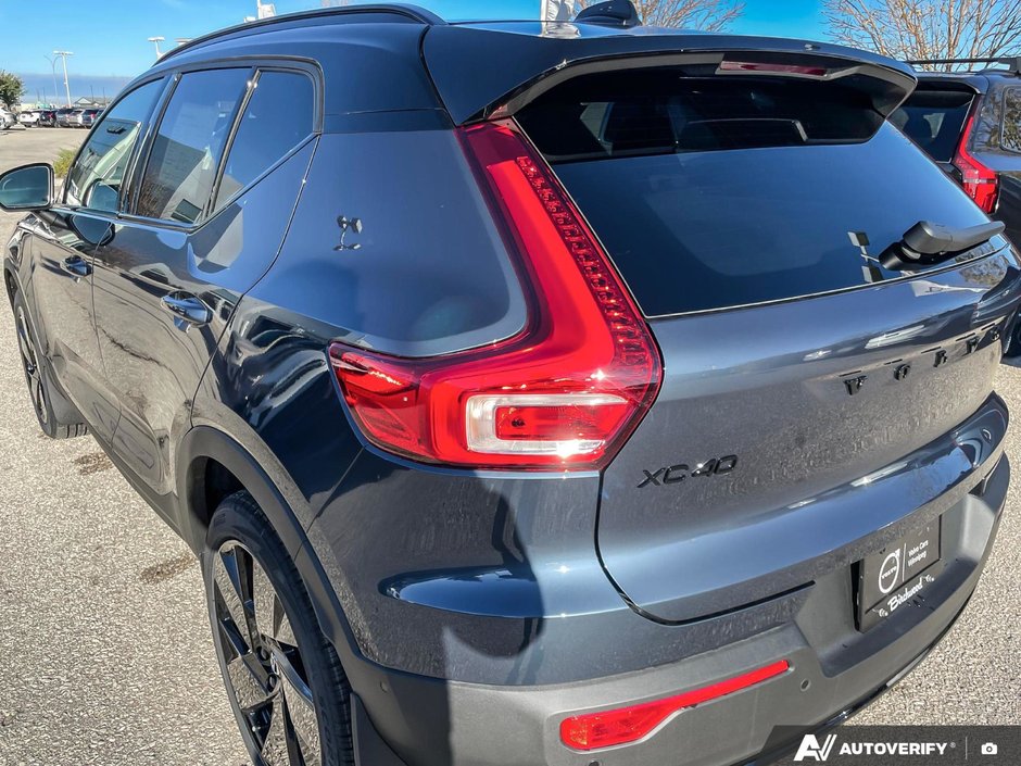 2026 Volvo XC40 Ultra Black Edition-12