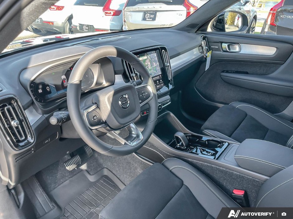2026 Volvo XC40 Ultra Black Edition-13