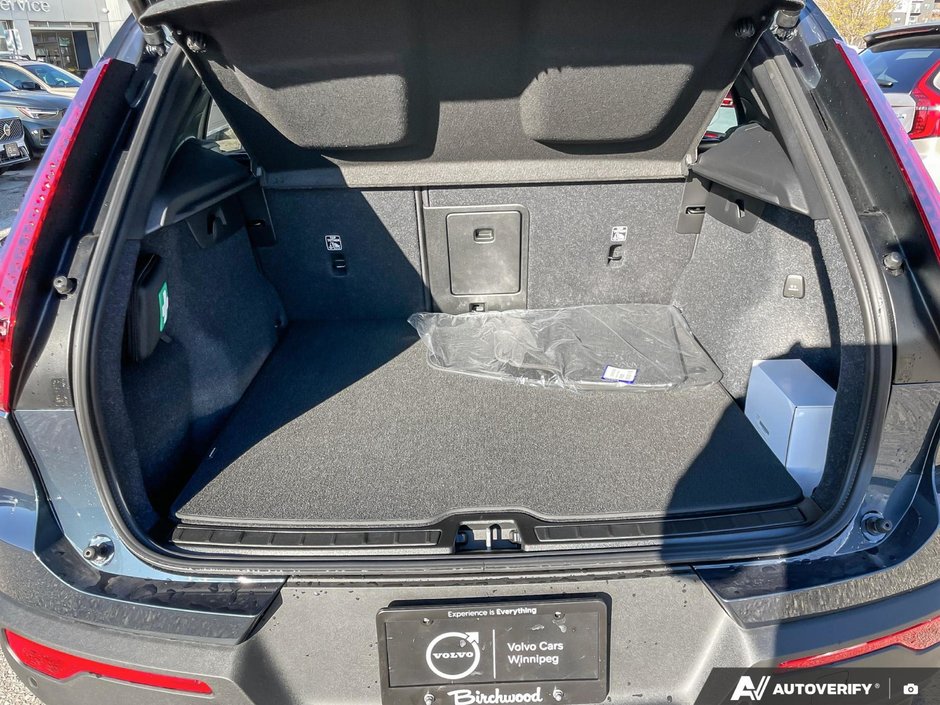 2026 Volvo XC40 Ultra Black Edition-8