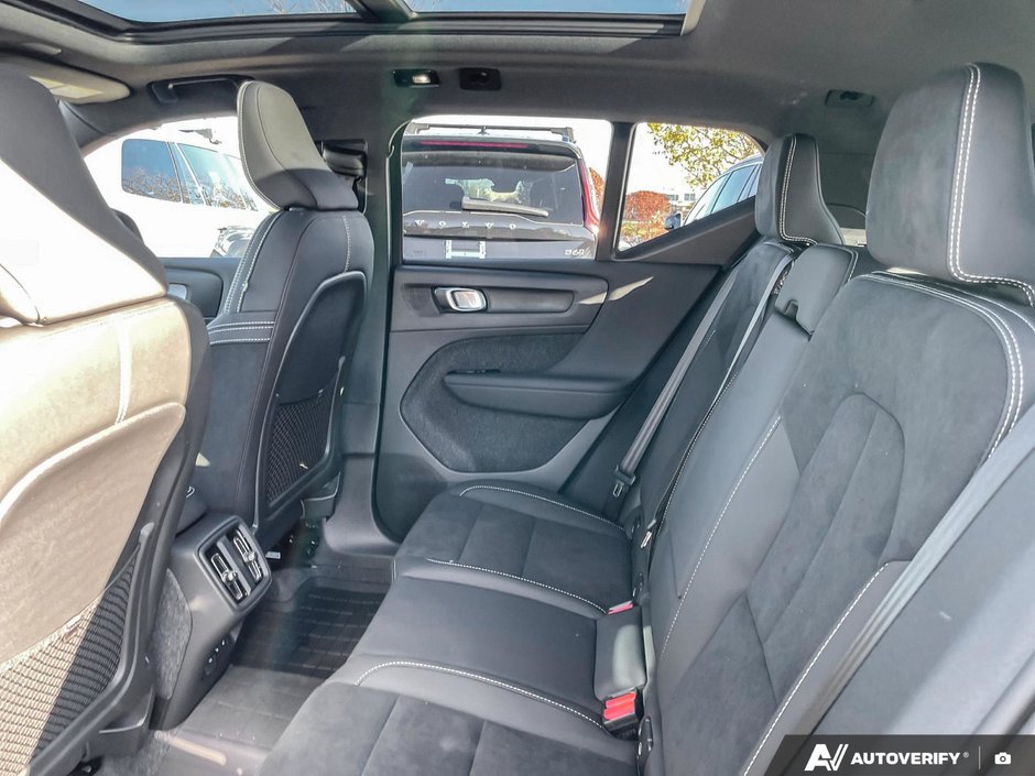 2026 Volvo XC40 Ultra Black Edition-23