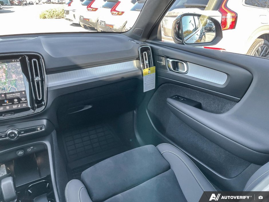 2026 Volvo XC40 Ultra Black Edition-25