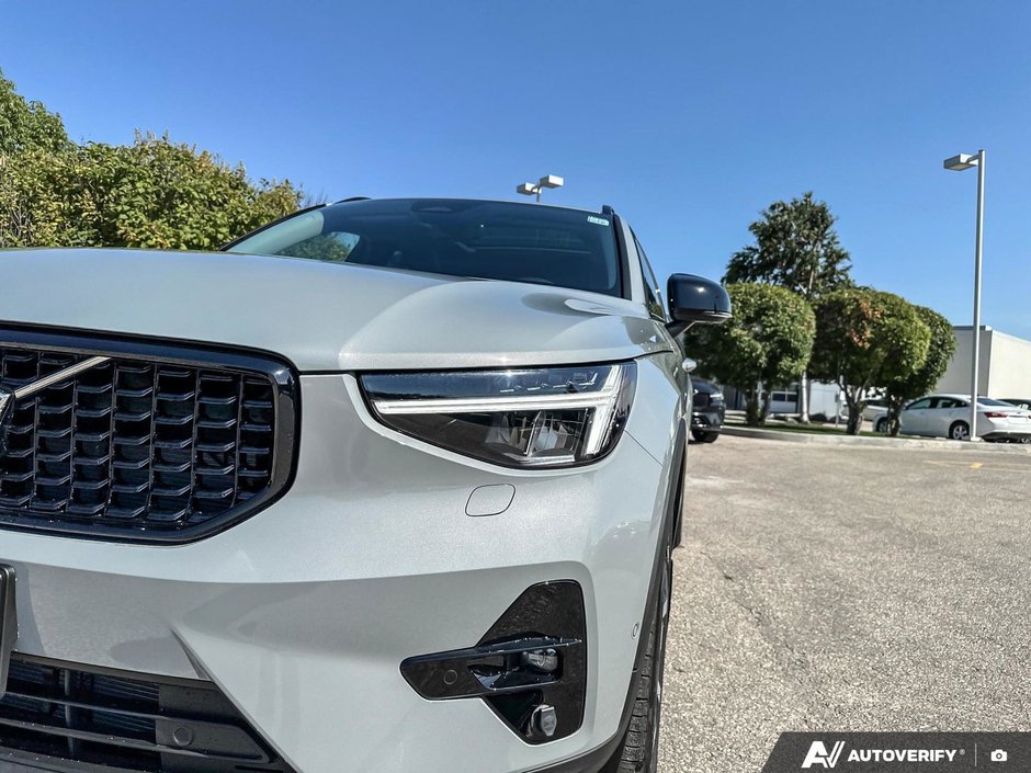 2026 Volvo XC40 Plus Dark Theme-11