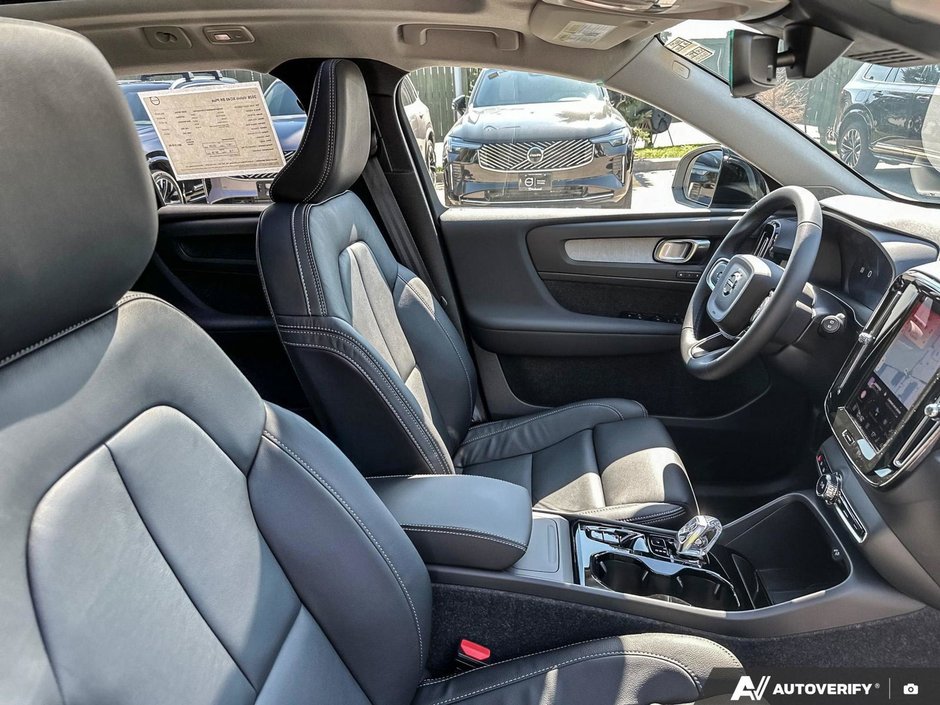 2026 Volvo XC40 Plus Dark Theme-22