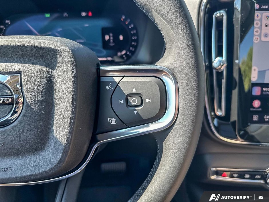 2026 Volvo XC40 Plus Dark Theme-16