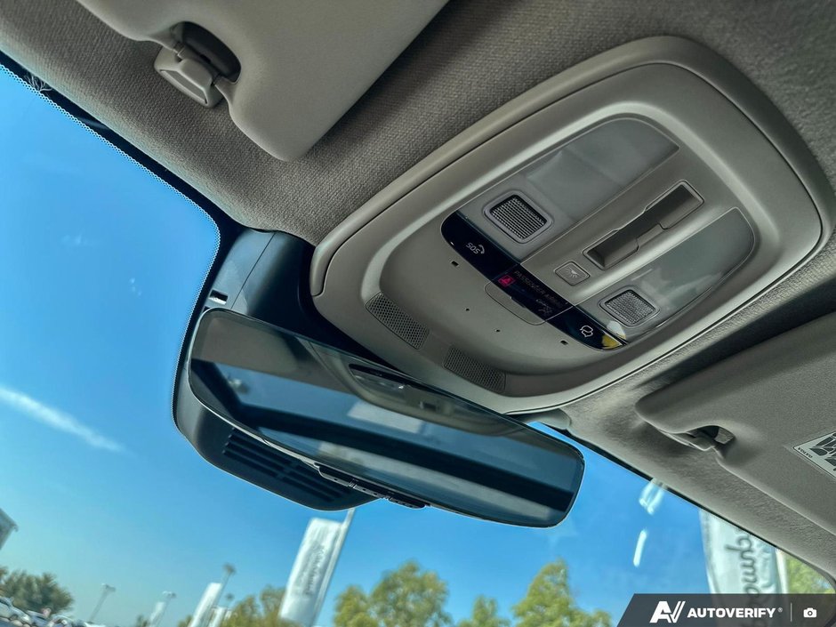 2026 Volvo XC40 Plus Dark Theme-21