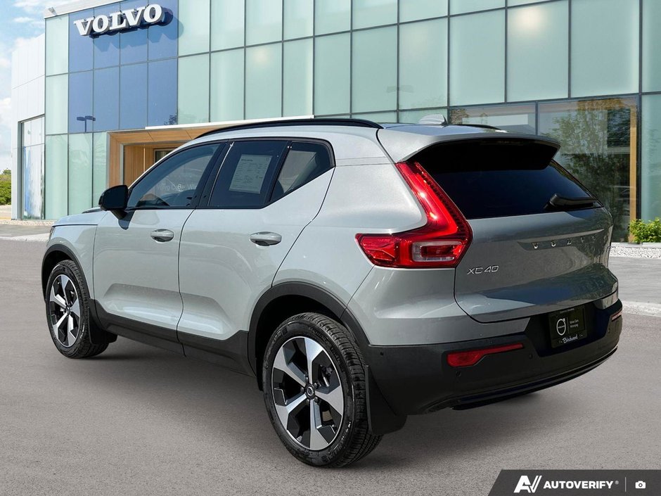 2026 Volvo XC40 Plus Dark Theme-3