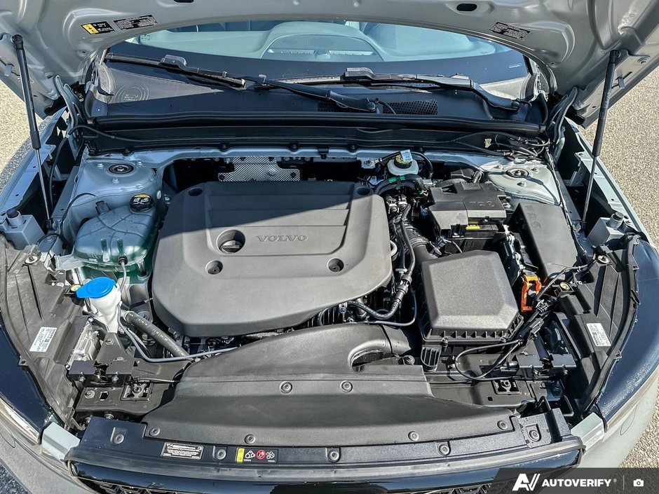 2026 Volvo XC40 Plus Dark Theme-7