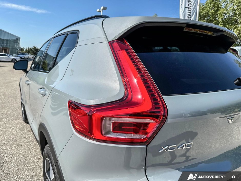 2026 Volvo XC40 Plus Dark Theme-12