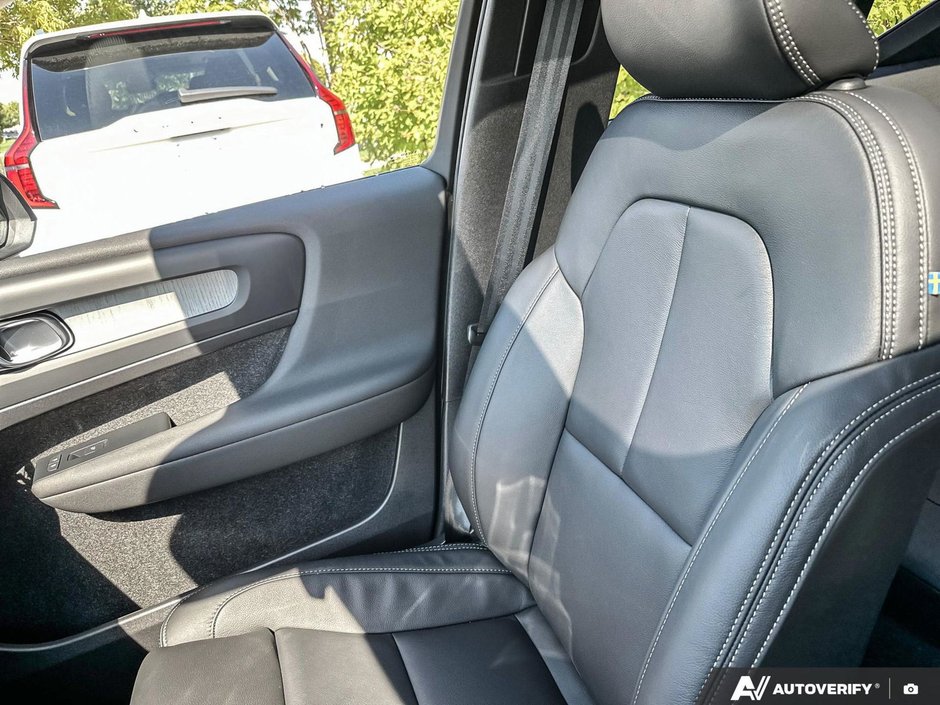 2026 Volvo XC40 Plus Dark Theme-20