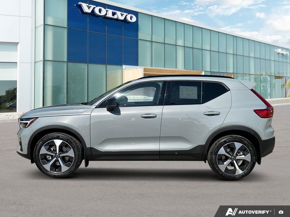 2026 Volvo XC40 Plus Dark Theme-2