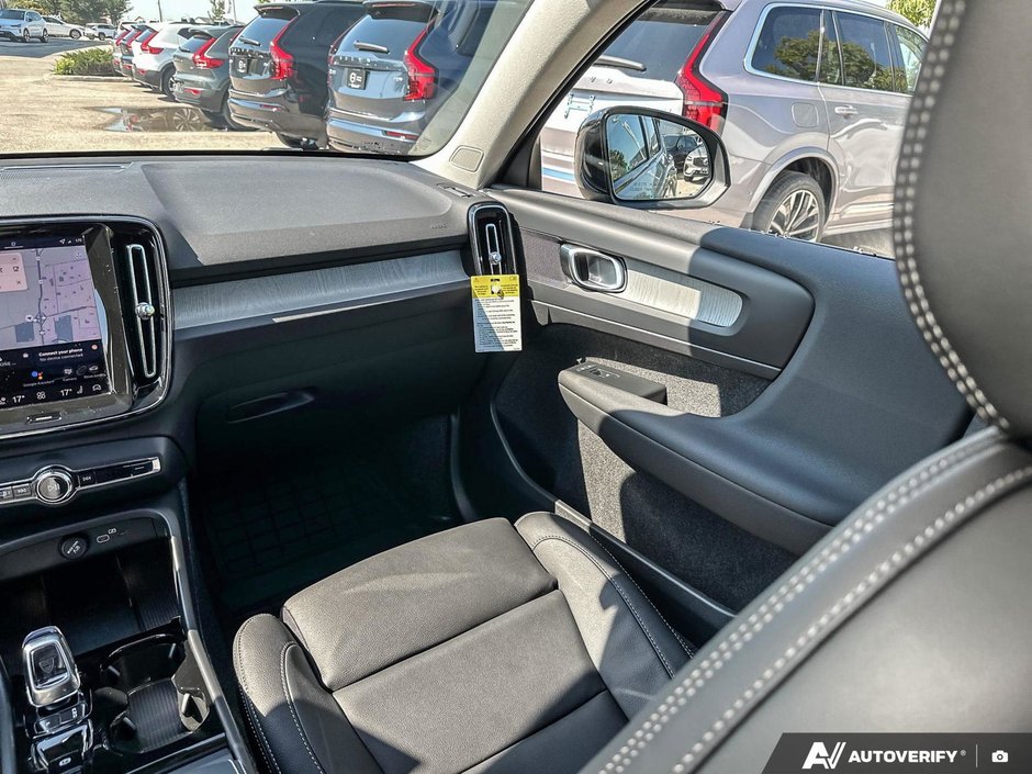 2026 Volvo XC40 Plus Dark Theme-25