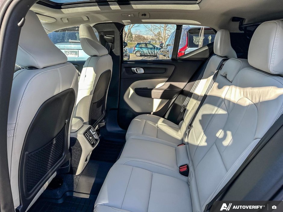 2026 Volvo XC40 Plus Dark Theme-23