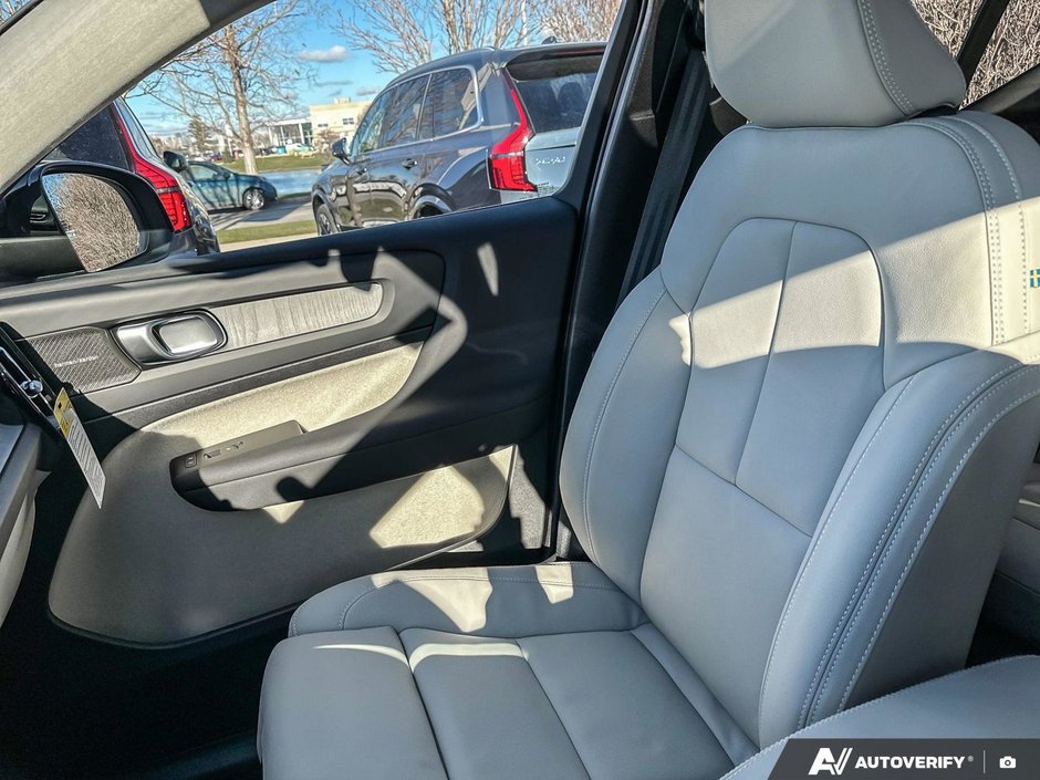 2026 Volvo XC40 Plus Dark Theme-20