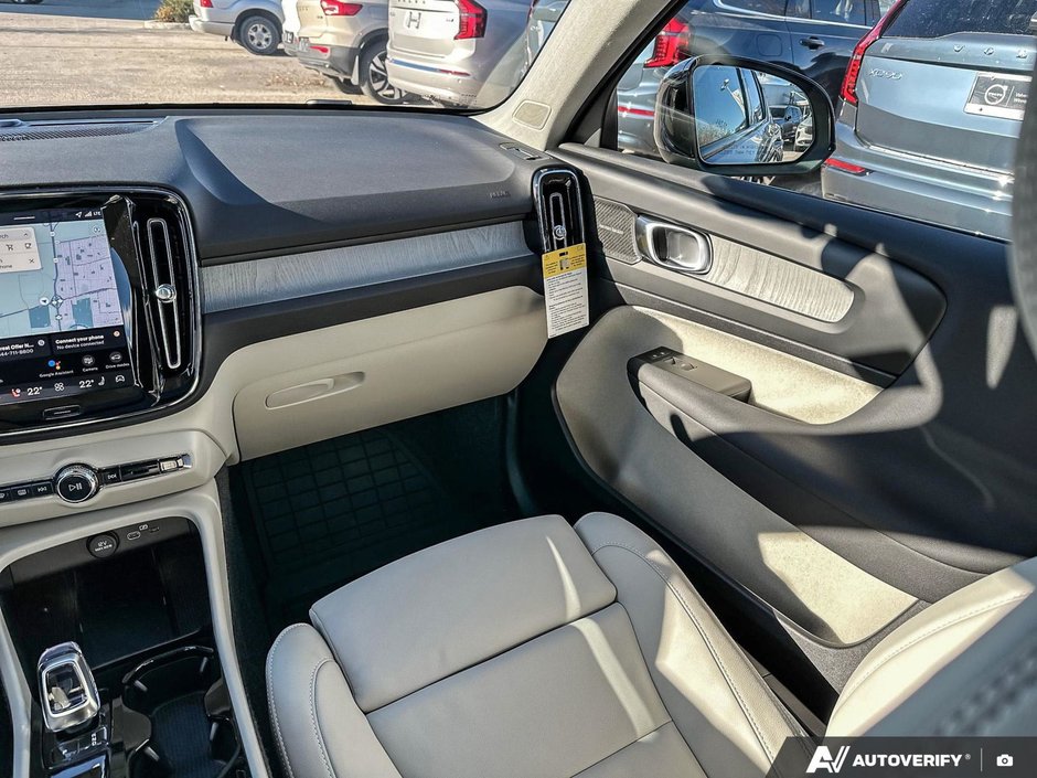 2026 Volvo XC40 Plus Dark Theme-25