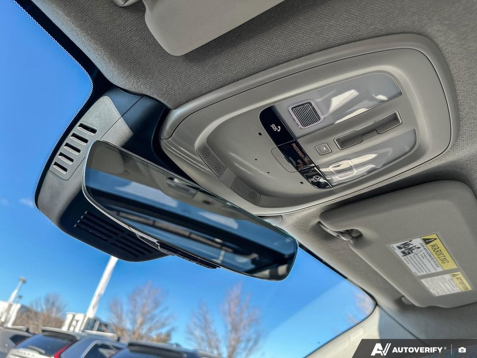 2026 Volvo XC40 Plus Dark Theme-21