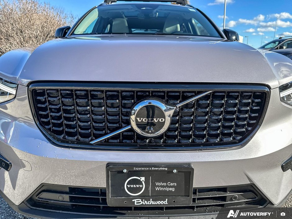 2026 Volvo XC40 Plus Dark Theme-6