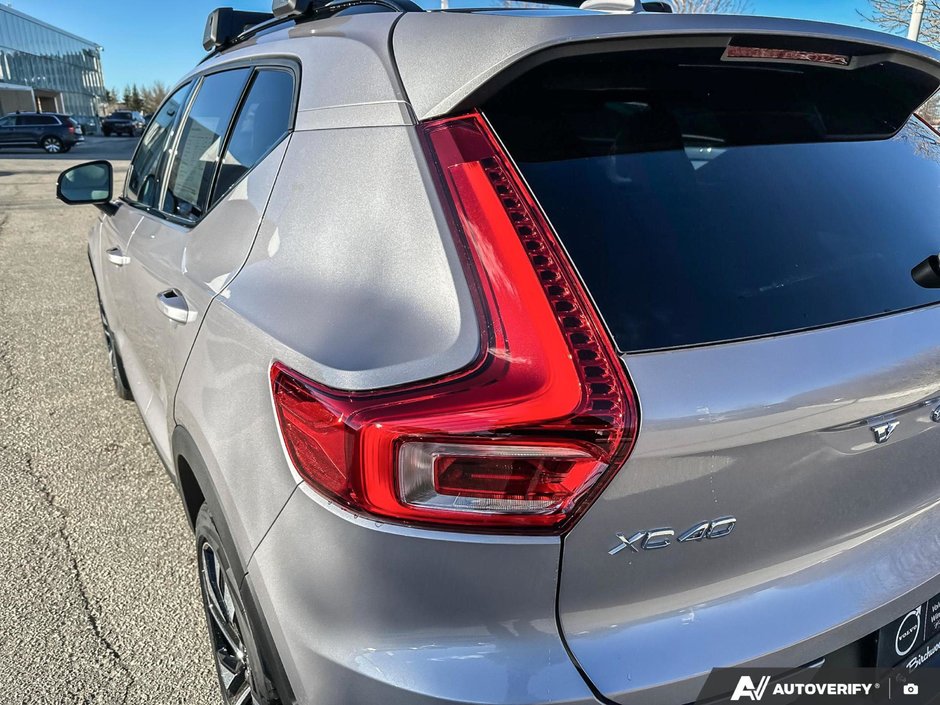 2026 Volvo XC40 Plus Dark Theme-12