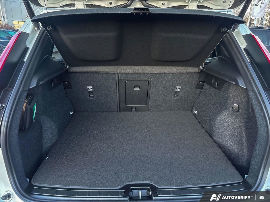 2026 Volvo XC40 Ultra Dark Theme-8